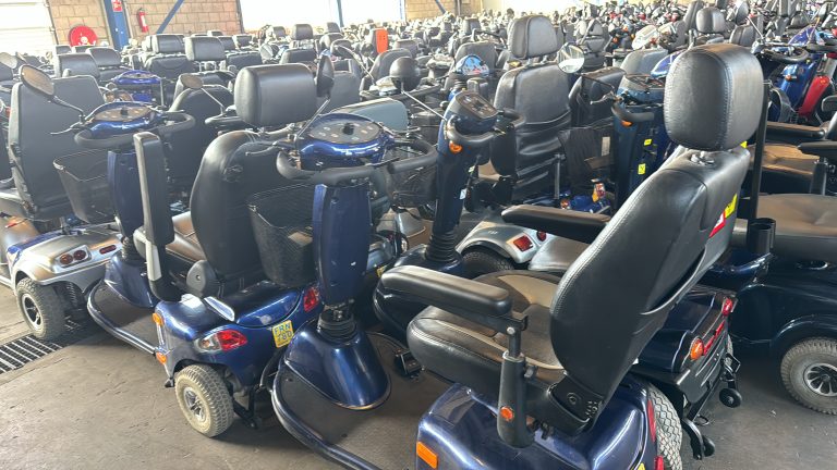 3 tır akülü engelli araç yardımı